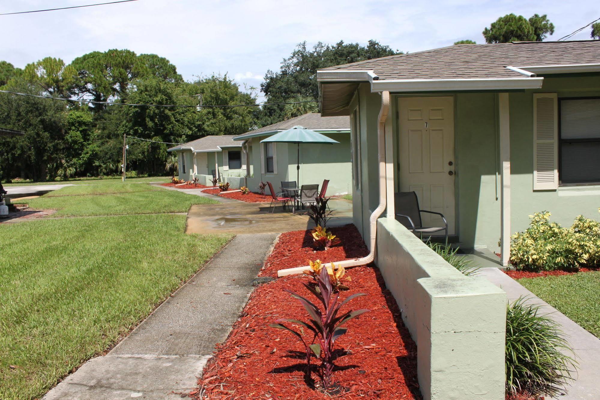 Travel Inn Of Titusville Frontenac Exterior photo